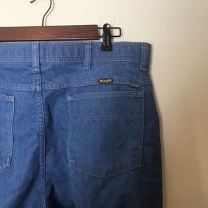 Wrangler Lightwash Bootcut Jeans size 38 X 32